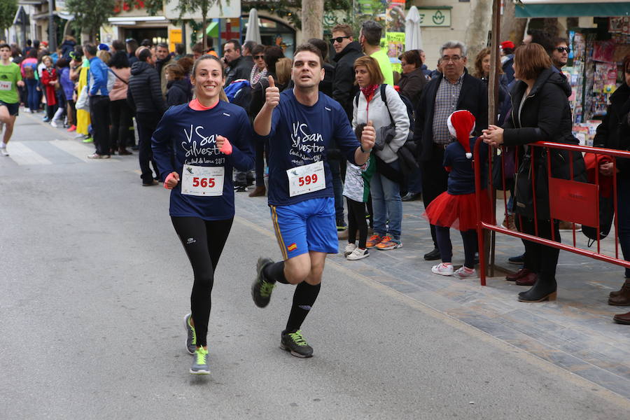 Miles de corredores han despedido el año corriendo por las calles de Lorca