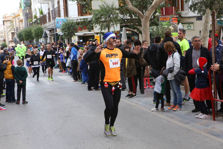 Miles de corredores han despedido el año corriendo por las calles de Lorca