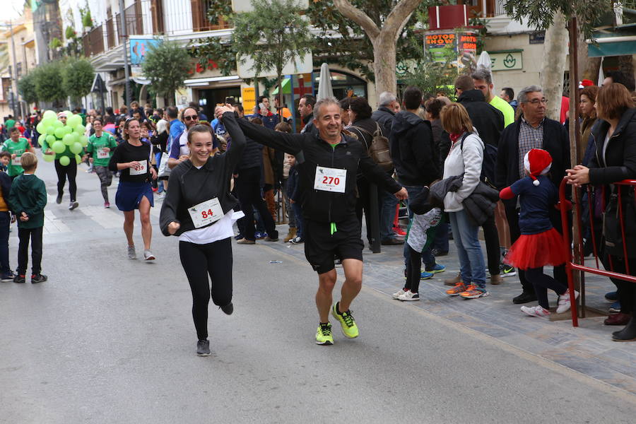 Miles de corredores han despedido el año corriendo por las calles de Lorca