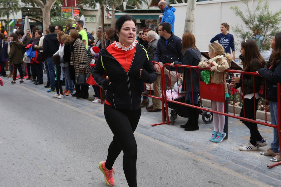 Miles de corredores han despedido el año corriendo por las calles de Lorca