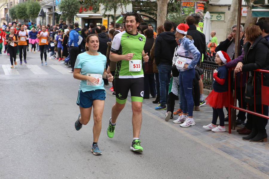 Miles de corredores han despedido el año corriendo por las calles de Lorca