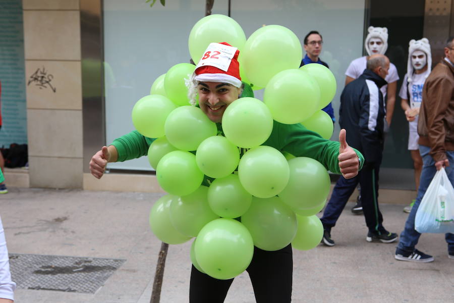 Muchos de los corredores acudieron disfrazados tal y como manda la tradición