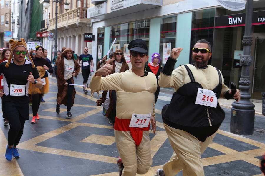 Muchos de los corredores acudieron disfrazados tal y como manda la tradición