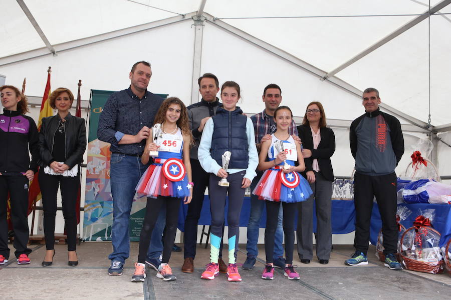 Todos los ganadores de las pruebas tanto infantil como general recibiendo sus premios