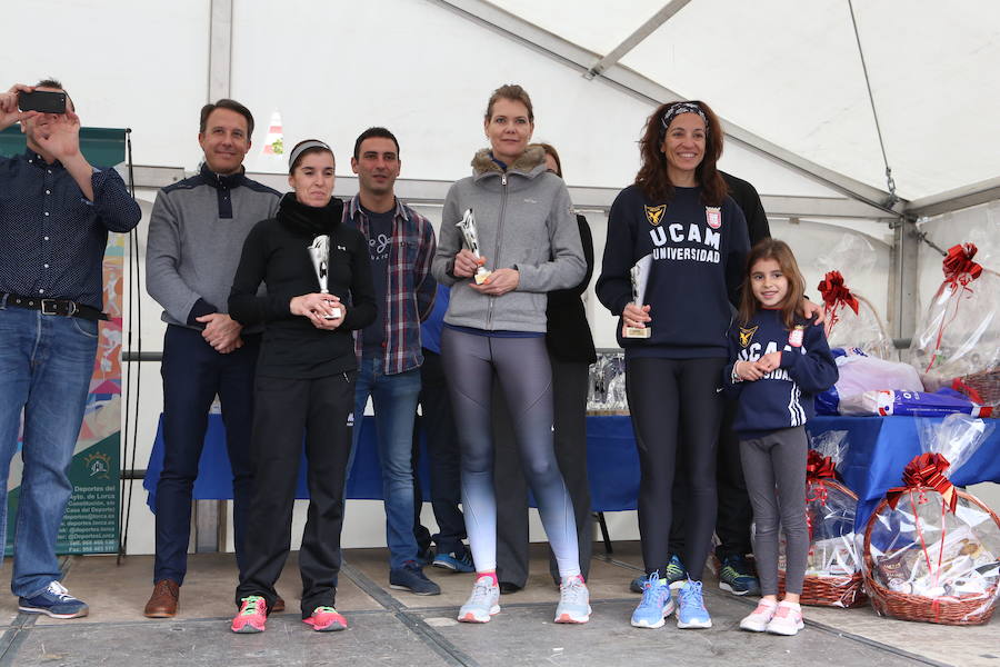 Todos los ganadores de las pruebas tanto infantil como general recibiendo sus premios