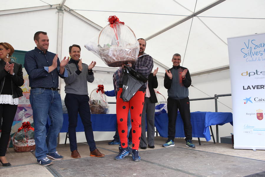 Todos los ganadores de las pruebas tanto infantil como general recibiendo sus premios