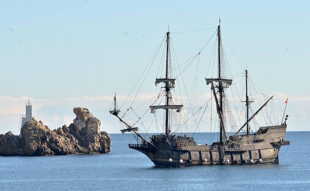 El galeón 'Andalucía', a su llegada al puerto de Águilas.