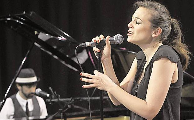 Alejandro Pelayo y Leonor Watling en un concierto.