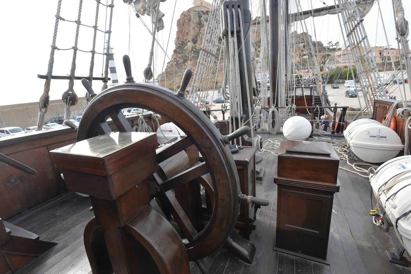 El 'Andalucía, que se encuentra atracado en el puerto pesquero de Águilas desde el pasado martes, puede visitarse hasta el próximo domingo.