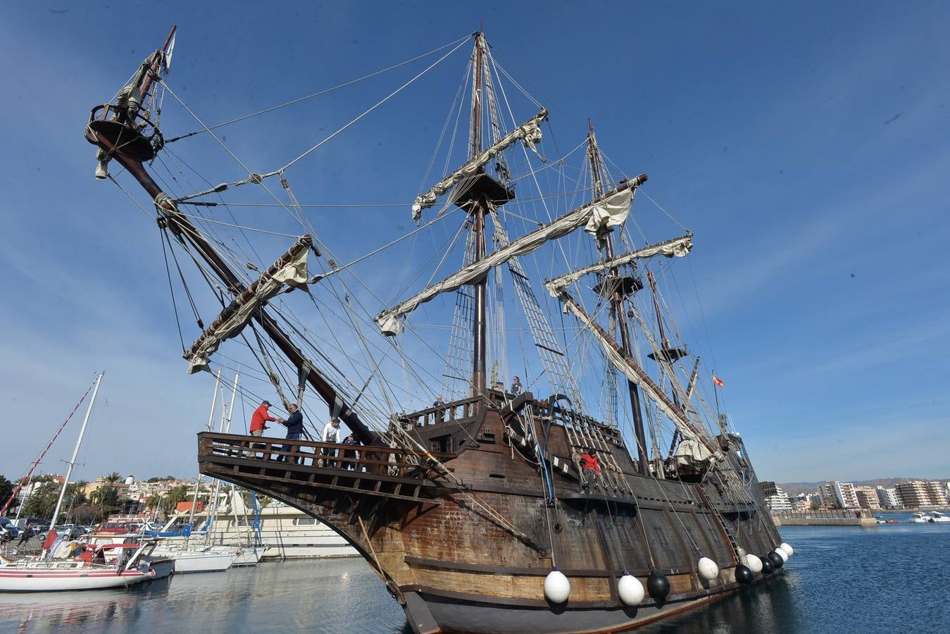 El 'Andalucía, que se encuentra atracado en el puerto pesquero de Águilas desde el pasado martes, puede visitarse hasta el próximo domingo.