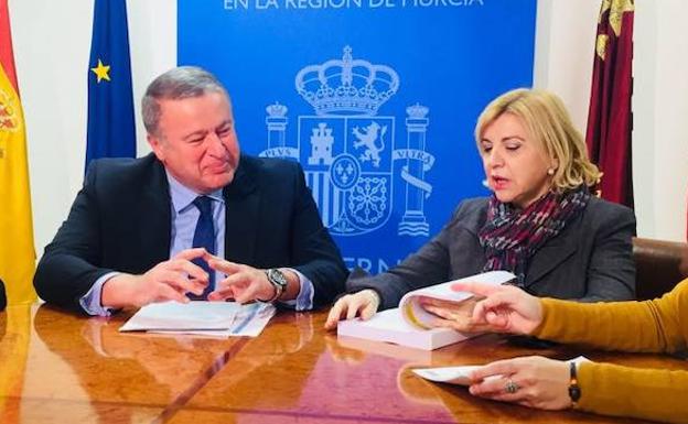 Francisco Bernabé y Violante Tomás, este jueves, durante la reunión sobre violencia de género.