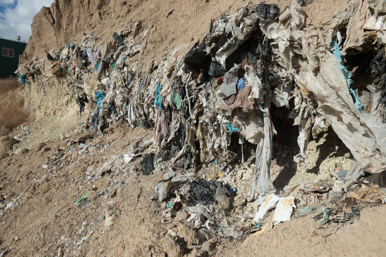 El Gobierno valenciano estudia aportar 1,3 millones; en febrero se retomarán los trabajos desmantelando una balsa de lixiviados