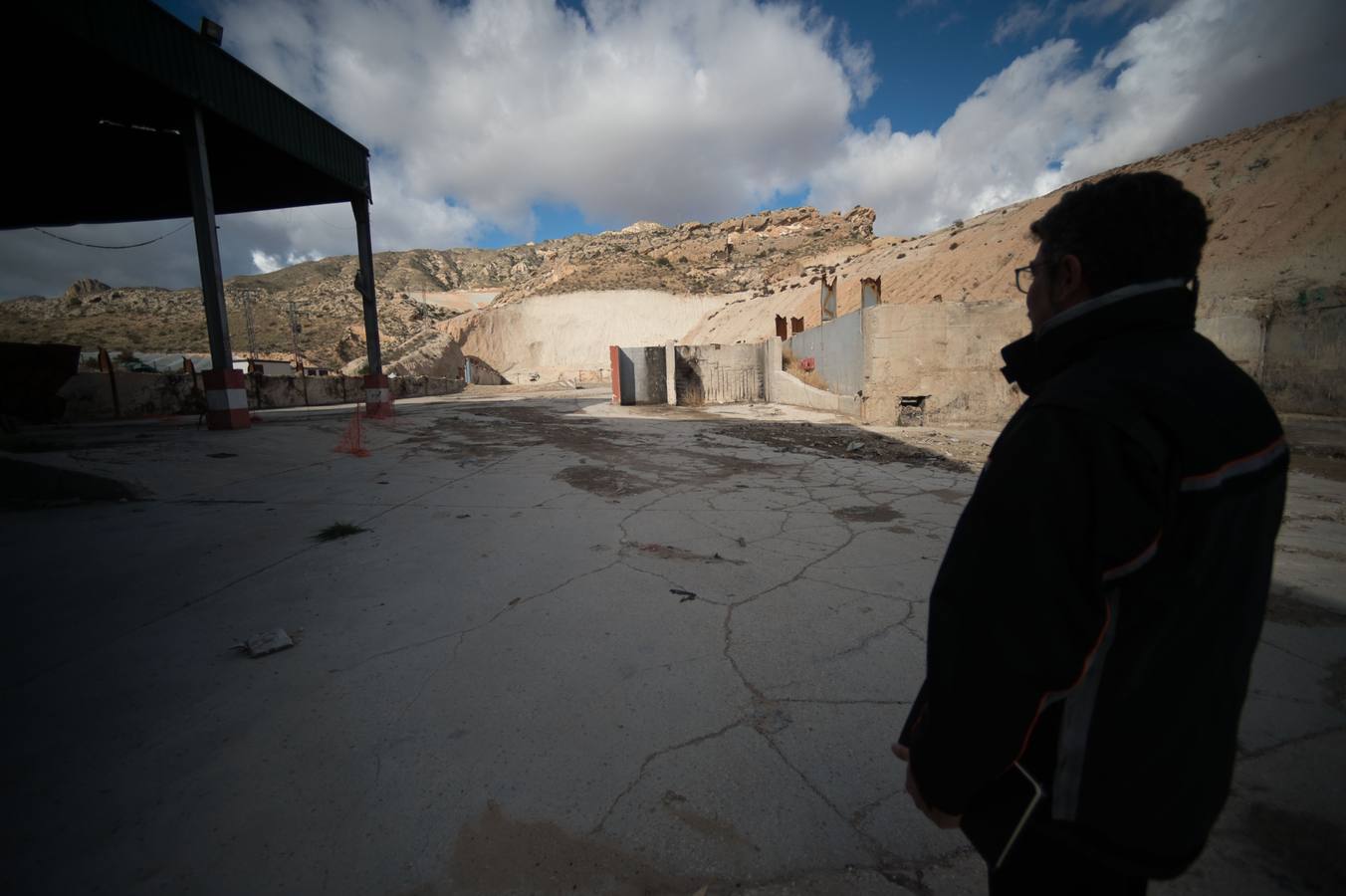 El Gobierno valenciano estudia aportar 1,3 millones; en febrero se retomarán los trabajos desmantelando una balsa de lixiviados