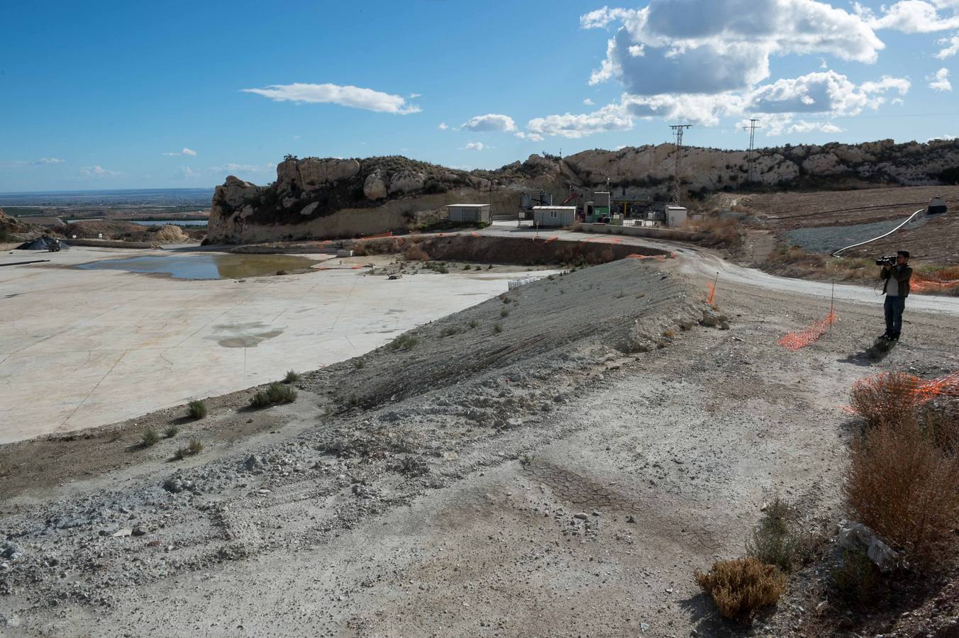 El Gobierno valenciano estudia aportar 1,3 millones; en febrero se retomarán los trabajos desmantelando una balsa de lixiviados