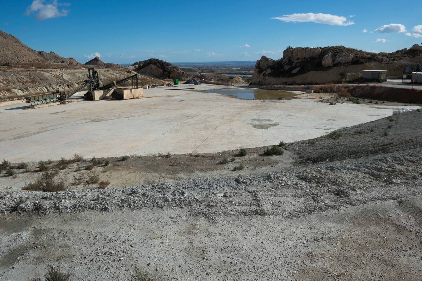 El Gobierno valenciano estudia aportar 1,3 millones; en febrero se retomarán los trabajos desmantelando una balsa de lixiviados