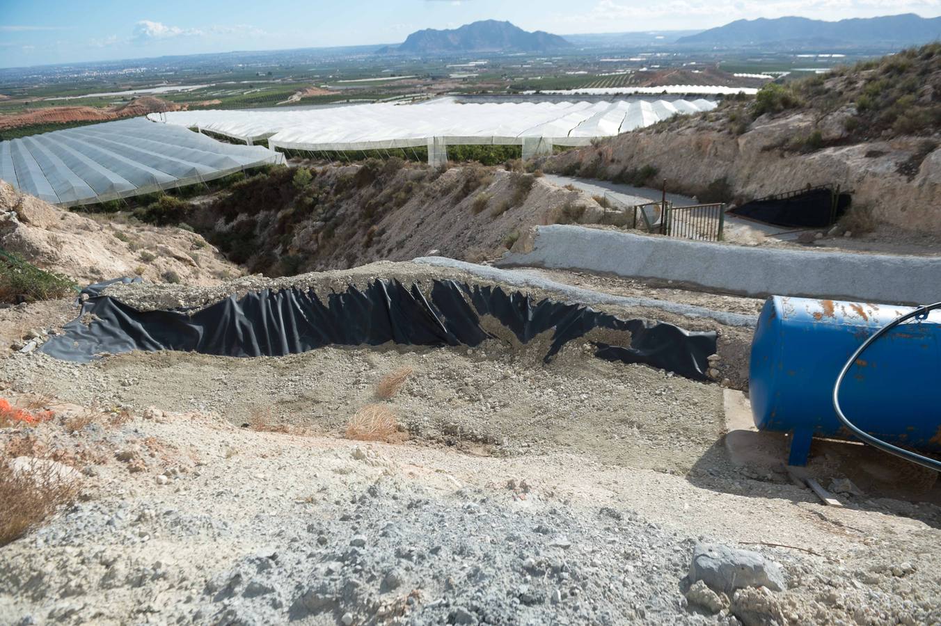 El Gobierno valenciano estudia aportar 1,3 millones; en febrero se retomarán los trabajos desmantelando una balsa de lixiviados