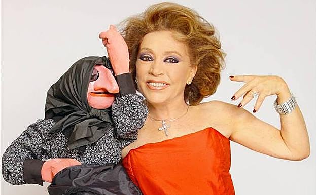 Doña Rogelia y María del Carmen Martínez.