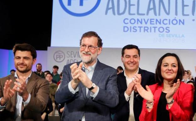Rajoy en la clausura de un acto del PP de Sevilla.
