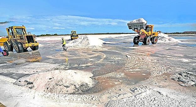 El sector salinero emplea a cerca de 2.000 personas de forma directa.