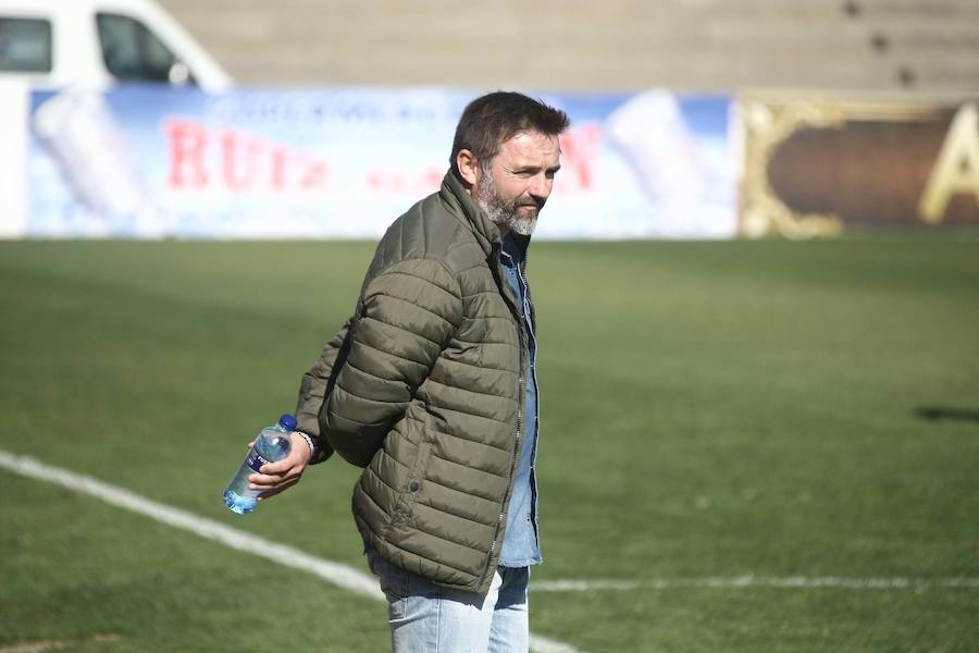 Stoichkov destroza la zaga del equipo de Mario Simón, que seguirá otra jornada más en puestos de descenso