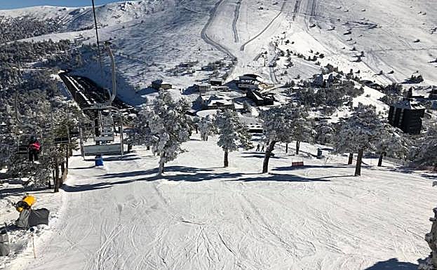 En Navacerrada acumulan hasta 80 centímetros en cotas altas