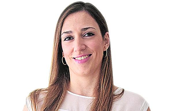 Clara Gómez, con su tesis doctoral. 