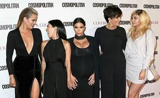 Kim Kardashian y todas sus hermanas posan en ropa interior