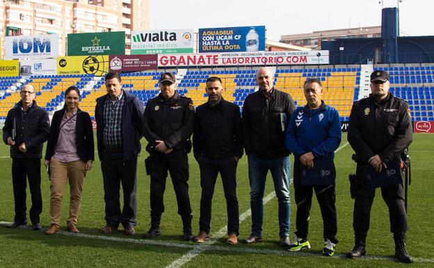 Salvador Gilabert, Ángeles Serrano, Nicolás Arredondo, Alejandro Marín, Alejandro Santos, Adrián Miñano y Roberto Esteve, este jueves, en La Condomina.