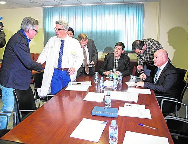 Reunión entre la Plataforma Salvemos el Rosell, la cúpula de la Gerencia del Área II y el consejero de Salud.