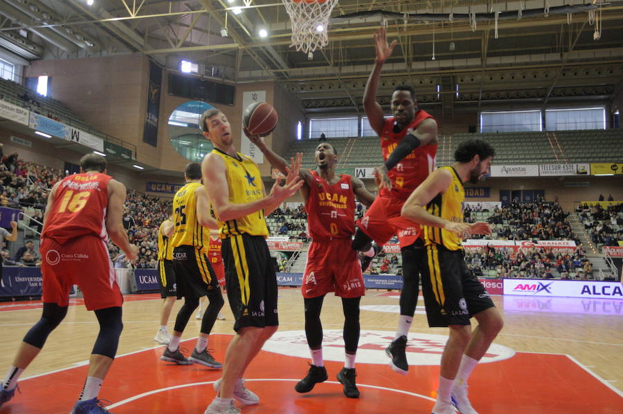 El equipo de Ibon Navarro suma su quinta victoria en los últimos seis partidos en un final de infarto contra un rival directo