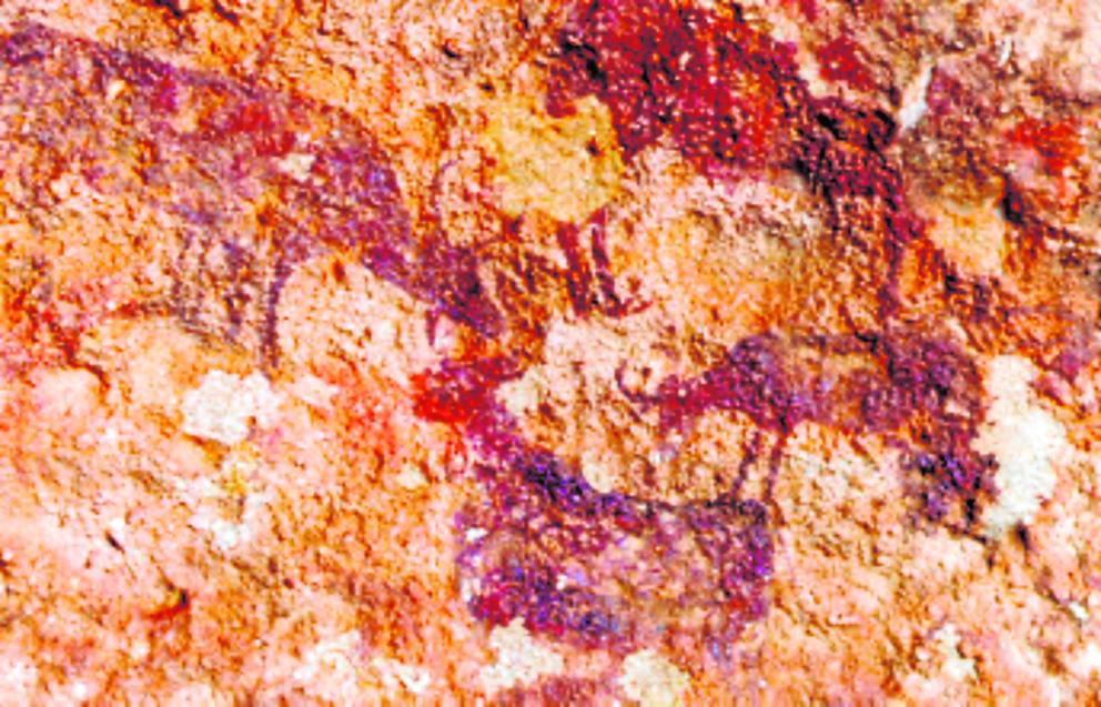 Cantos de la Visera. Yecla. Ubicación: Monte Arabí. Estilo: Levantino (5.000 aC). Destacado por: Abrigos con magníficas representaciones de bóvidos e incluso un ave palmípeda que evoca el ambiente lacustre del Altiplano. Fueron las primeras encontradas en la Región.