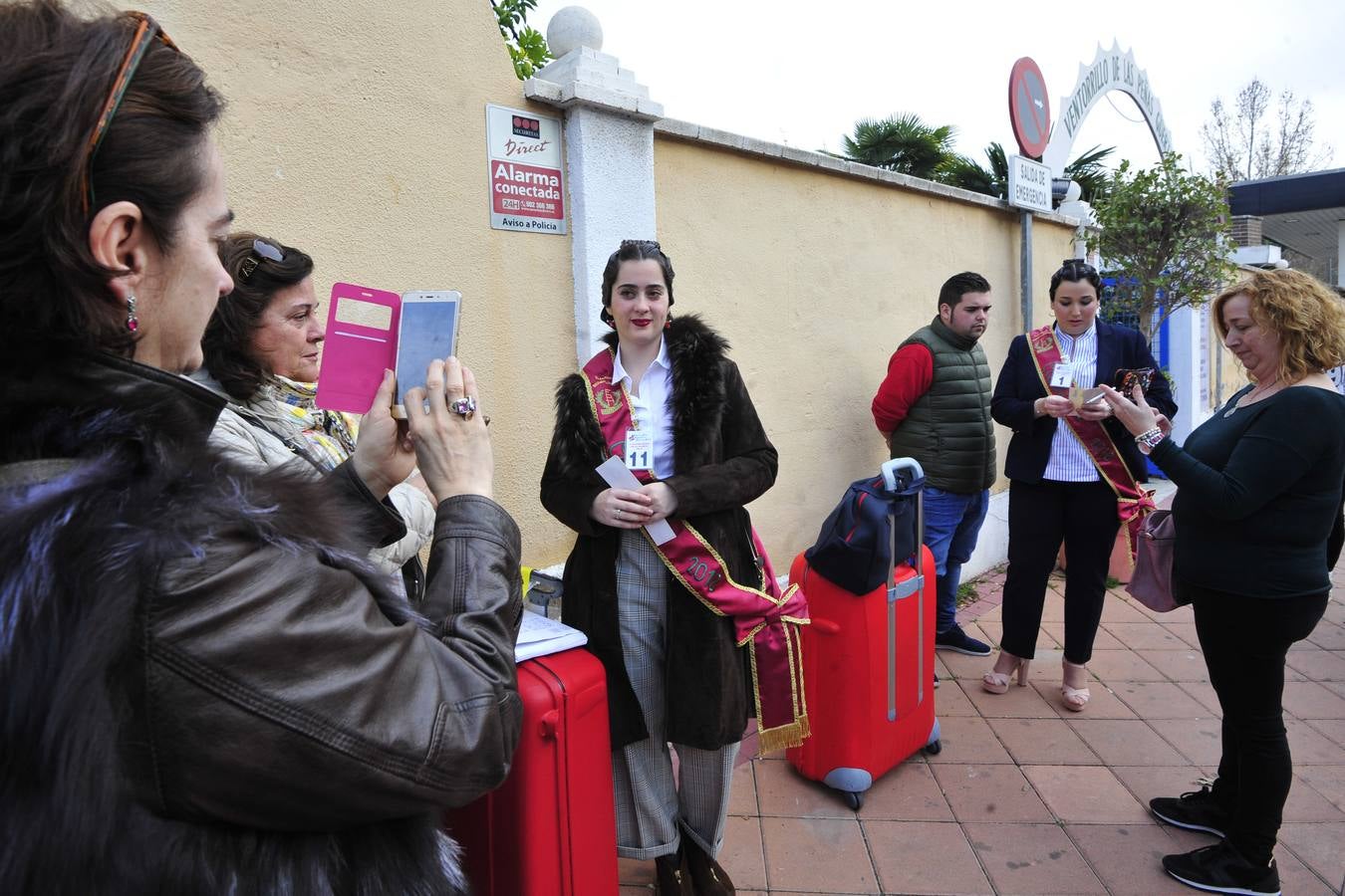 Las 20 aspirantes a Reina de la Huerta viajaron este jueves a Madrid para mostrar sus aptitudes y lucir sus trajes de gala en una convivencia