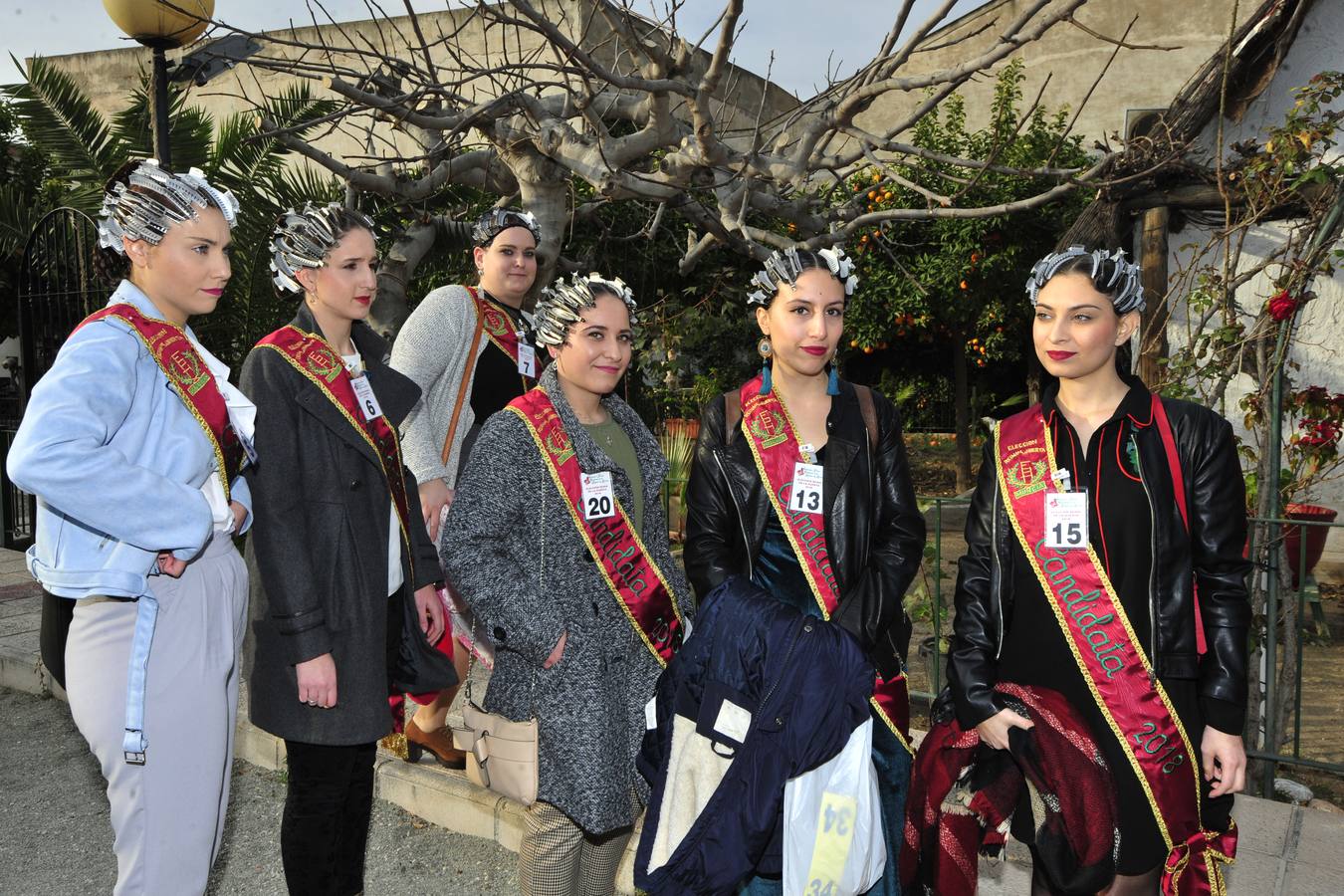 Las 20 aspirantes a Reina de la Huerta viajaron este jueves a Madrid para mostrar sus aptitudes y lucir sus trajes de gala en una convivencia