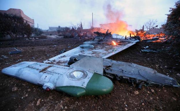 Restos del fuselaje del avión ruso derribado.