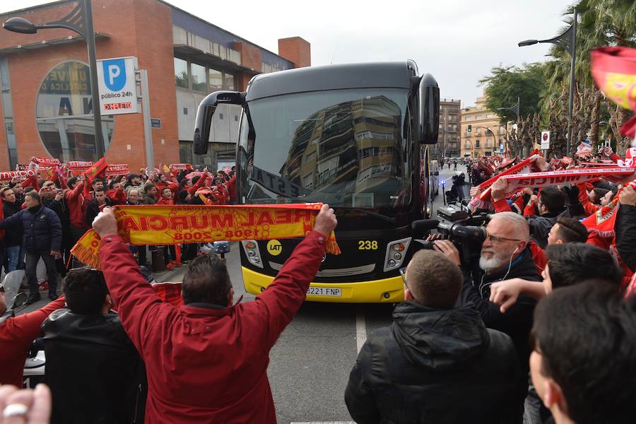 Repasa las imágenes que han dejado las aficiones en el derbi murciano entre el Real Murcia y el UCAM CF