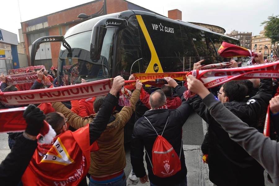 Repasa las imágenes que han dejado las aficiones en el derbi murciano entre el Real Murcia y el UCAM CF