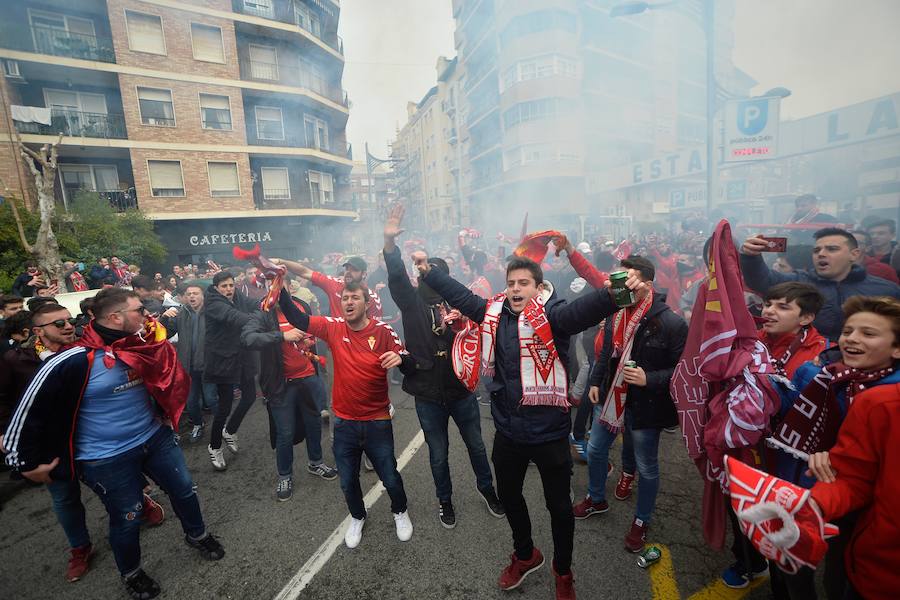 Repasa las imágenes que han dejado las aficiones en el derbi murciano entre el Real Murcia y el UCAM CF