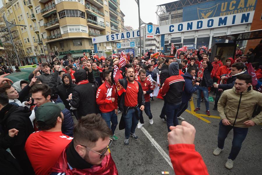 Repasa las imágenes que han dejado las aficiones en el derbi murciano entre el Real Murcia y el UCAM CF