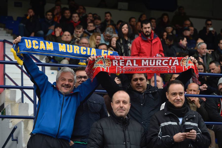 Repasa las imágenes que han dejado las aficiones en el derbi murciano entre el Real Murcia y el UCAM CF