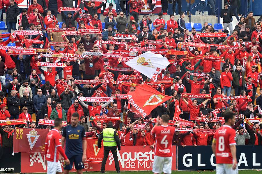 Repasa las imágenes que han dejado las aficiones en el derbi murciano entre el Real Murcia y el UCAM CF