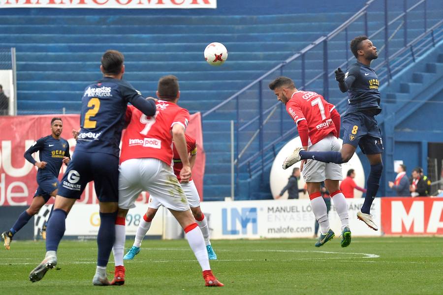 Un gol de Chrisantus en el descuento le sirve al Murcia para no irse de vacío de La Condomina, que registró un ambiente espectacular