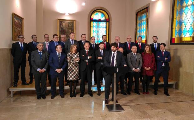 El jefe del Ejecutivo regional, Fernando López Miras, preside la reunión para la puesta en marcha del Observatorio Financiero de la Región de Murcia.