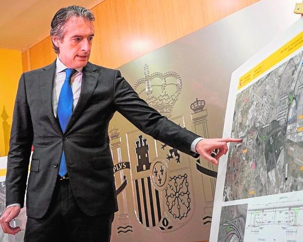 El ministro Íñigo de la Serna explica los proyectos en marcha.