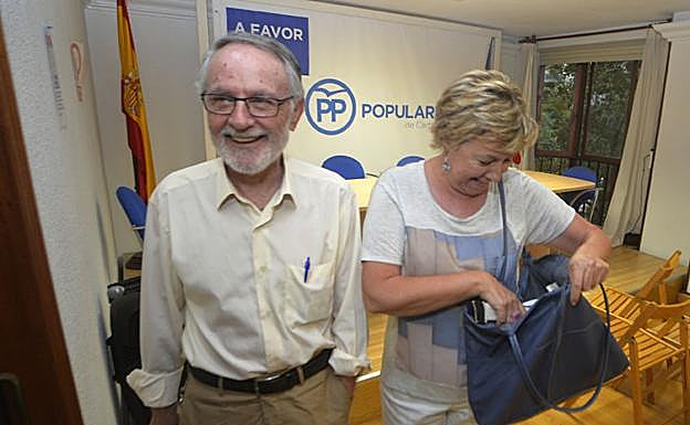 Francisco Celdrán junto a Pilar Barreiro en una imagen de archivo. .
