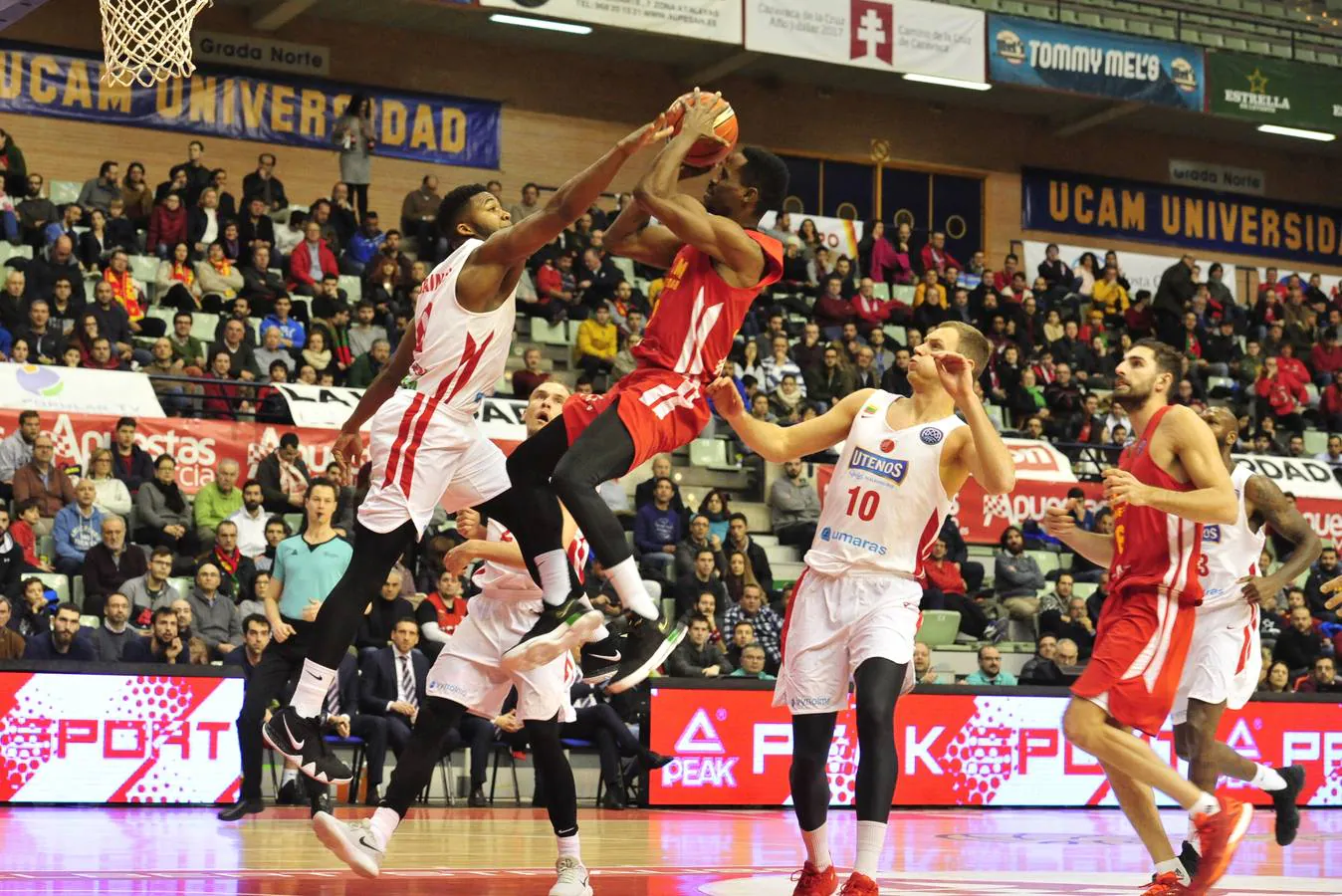 El equipo de Ibon Navarro jugó su peor partido de la temporada ante el Juventus de Utena lituano, que le controló a placer