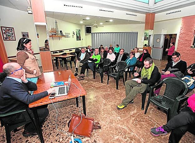 Conferencia en El Llano del Beal, anteayer.