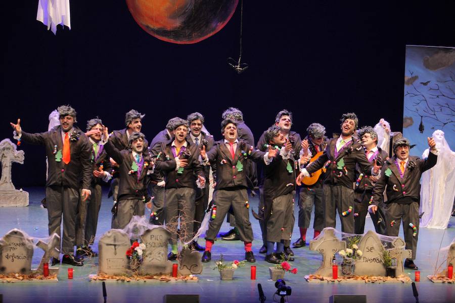 Las chirigotas sacan punta en El Batel a los conflictos políticos nacionales y locales