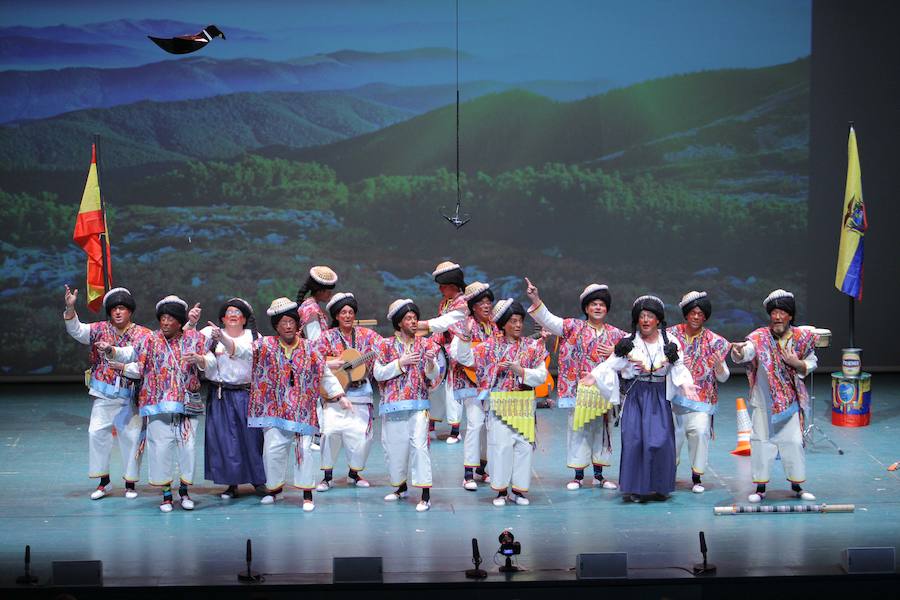 Las chirigotas sacan punta en El Batel a los conflictos políticos nacionales y locales