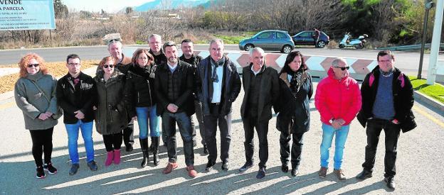 Diputados y ediles del PSOE en la Asamblea y en el Ayuntamiento, y pedáneos y militantes, en la 'costera del bancal', en Algezares.