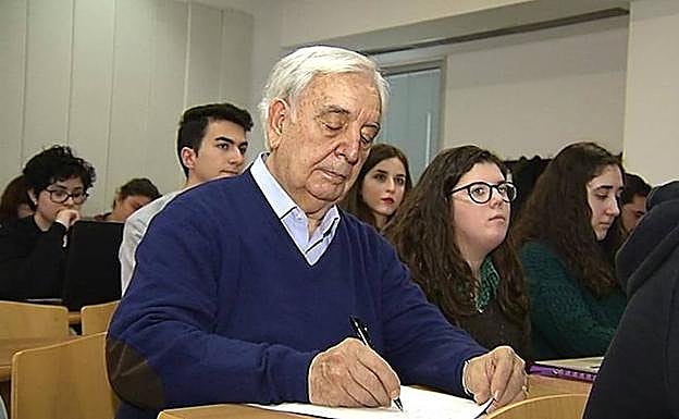 Un hombre de 80 años se va de Erasmus a Italia